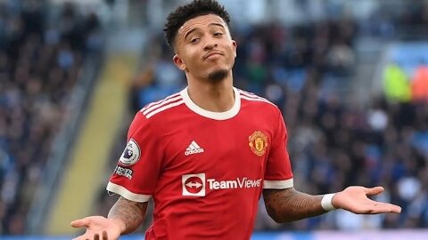 Jadon Sancho tự đào hố chôn mình